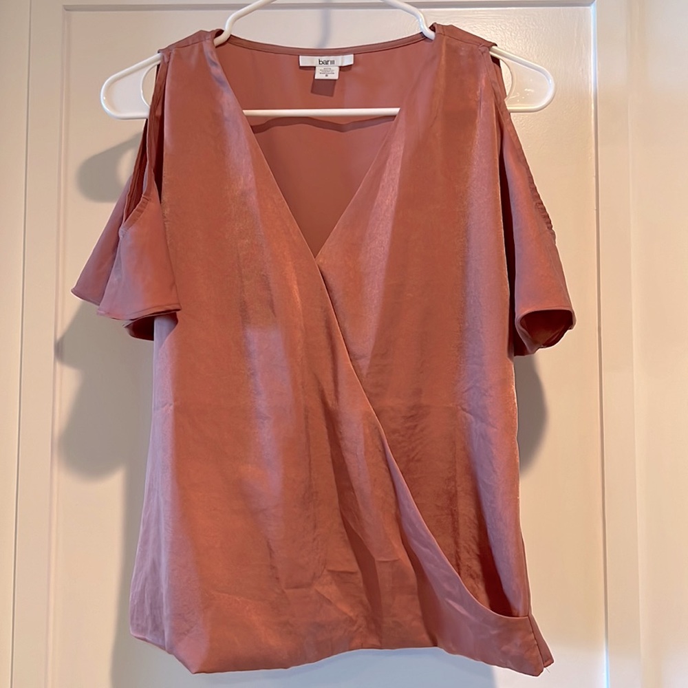 Bar III Women’s Top Size Small Coral Peach Color Cut Out Sleeves